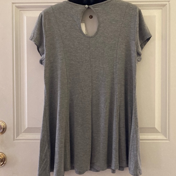 Neiman Marcus Short Sleeve Keyhole Back Top/Heather Gray/L/NWT/ON SALE $25! - Picture 3 of 3